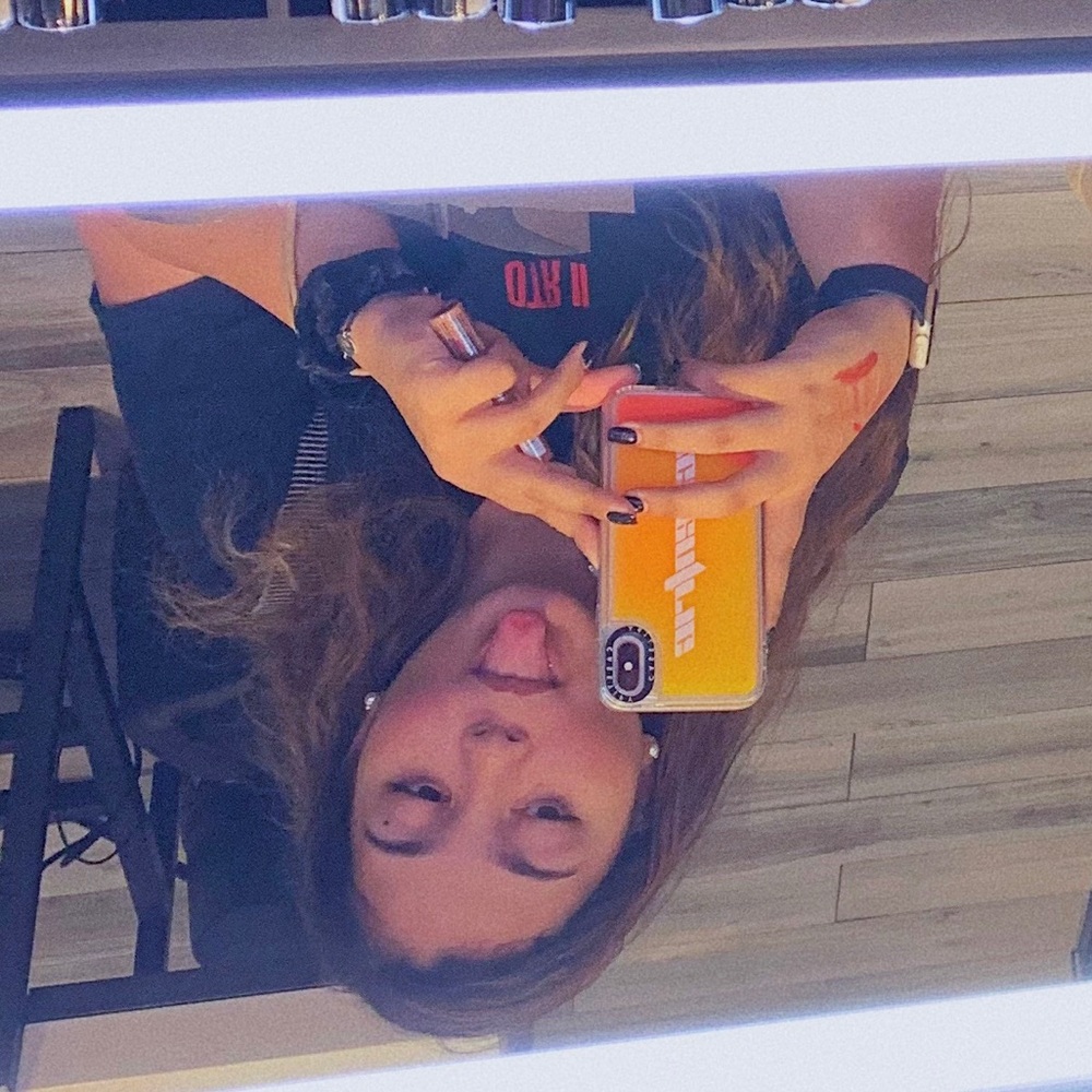 Meet your Posher, Alicia